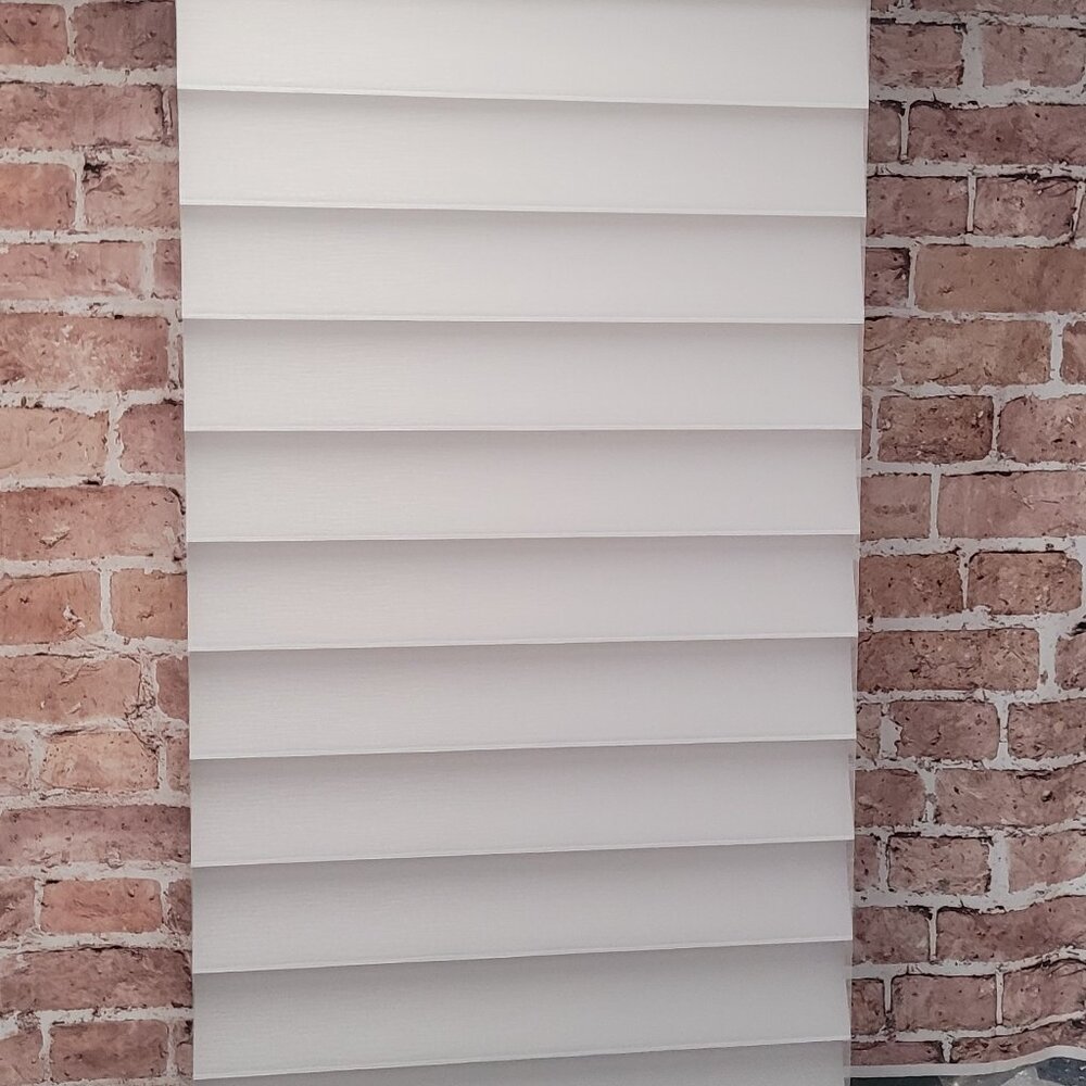 Hunter Douglas Motorized Silhouette Powerview 23.625 x 55